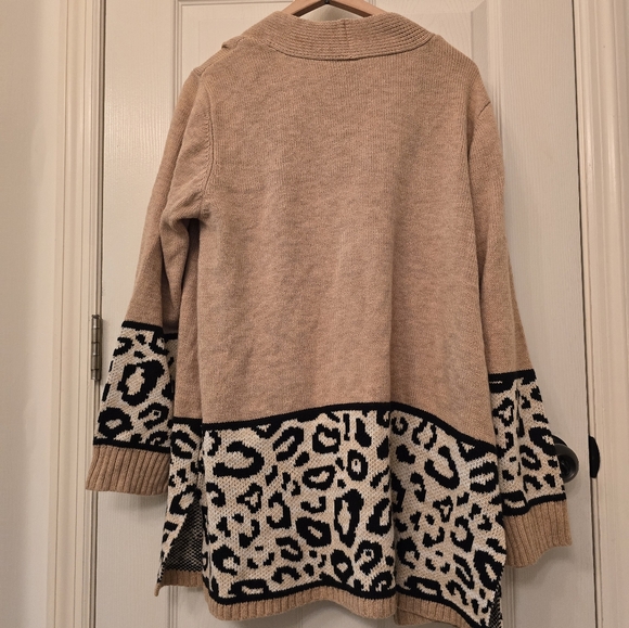 Women's Allie & Rob animal print deep pockets cardigan size Lg - Picture 3 of 9